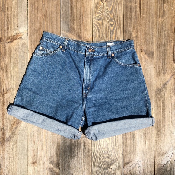 SOLD high waist Mom Shorts by Levi’s ORANGE TAB - Picture 2 of 5